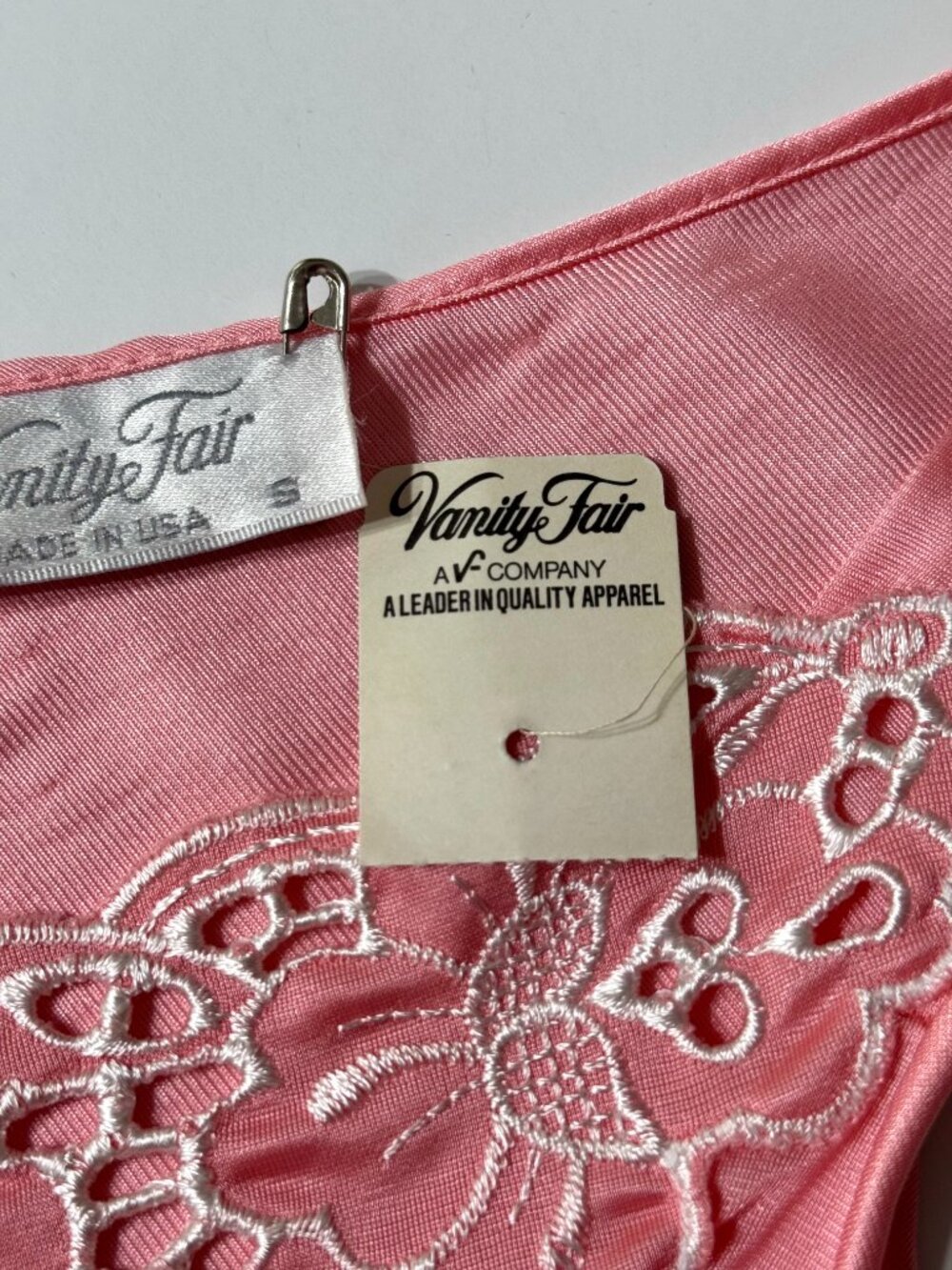 Vtg Vanity Fair Embroidered Slip Nightgown Maxi Butterfly Coral Pink Nylon Satin - Picture 8 of 13